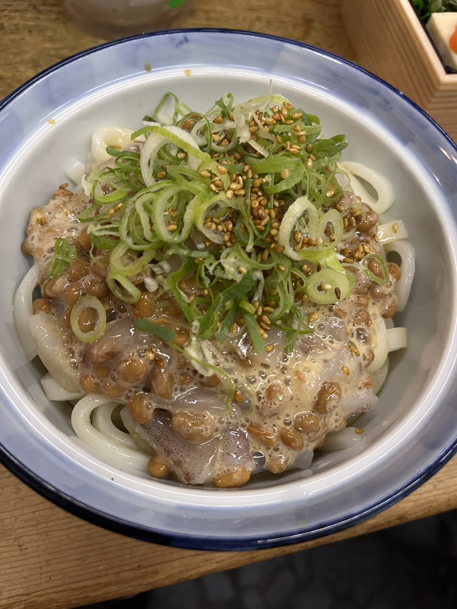 conta120's tweet photo. 暫くサボってたので溜まってた食べ物を放出します（要らんかもですがww

◯ロイホのデミソースロースカツ定食
◯素人作のイカ納豆うどんww🦑
◯蕎麦屋さんの納豆蕎麦w
◯皆んな大好きカニクリとデミソースハンバーグ❤️

蕎麦屋さんのは具沢山ですね。流石です👍
イカの食感も美味でしたが😋 https://t.co/pxHT1xdcJI