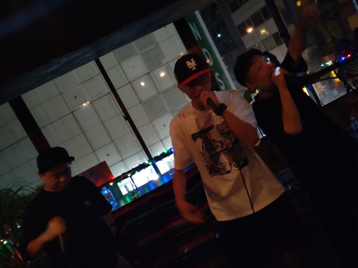 TAKASHI_104's tweet photo. TA-TIさん"SA6RAI"赤線地帯"レッドライン"ダブルリリースパーティお疲れ様でした!!
安穏さん、shin2osukeさん、落葉さん、Rejinさん、ICさん沙弥朗さん、zyooさん、そして赤線地帯にTA-TIさん&amp;Zenoverさんとがっつり見れて新曲も色々聴けて久々にLIVE見る方お会いする方もいてめっちゃ楽しかった!! https://t.co/wI5rEOJH8o