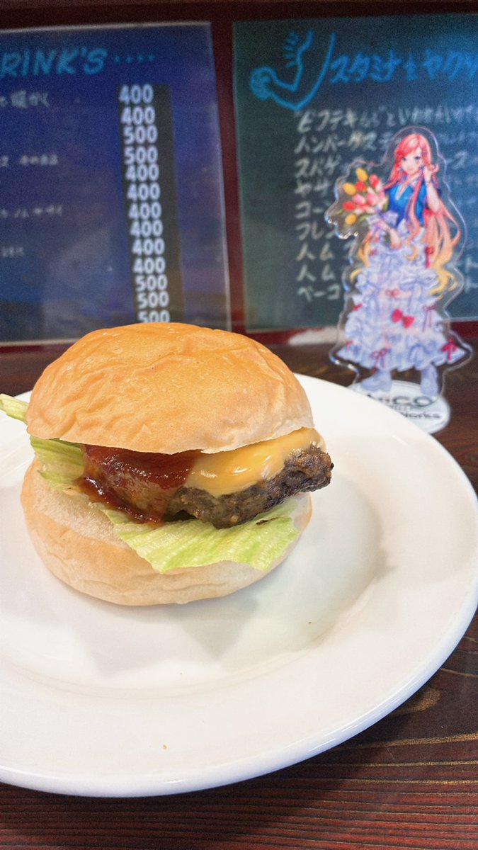 applesoda003's tweet photo. お昼は気になってた ほそやのサンドのチーズバーガー！
#チコハニ_iBESTtour https://t.co/8Nl4SfEiOt