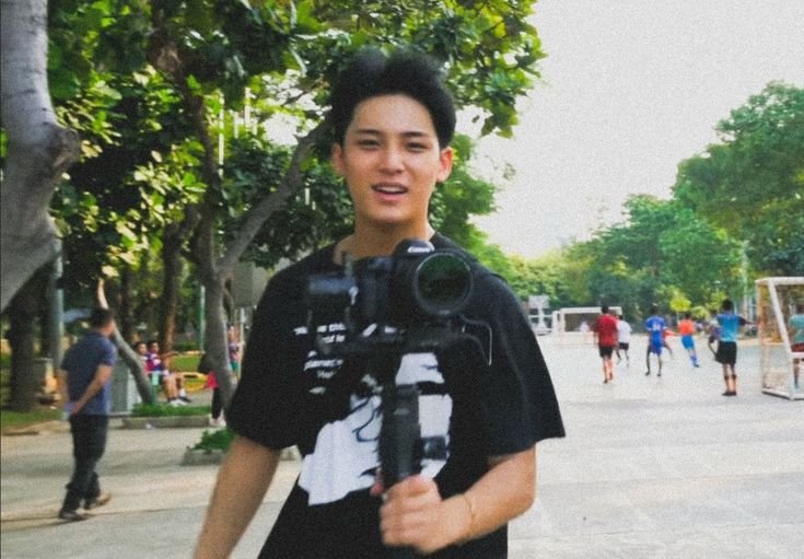 doriroramarudo's tweet photo. Izin jump in awoksiwow 

Ceritanya mereka gak sengaja tabrakan, terus kiming jatoh.

"Aduh, maaf Mas. Gapapa?"
"Ini kah bidadari dari surga itu?"

#minglens WKWKWKWK https://t.co/ESRP0iU6rp