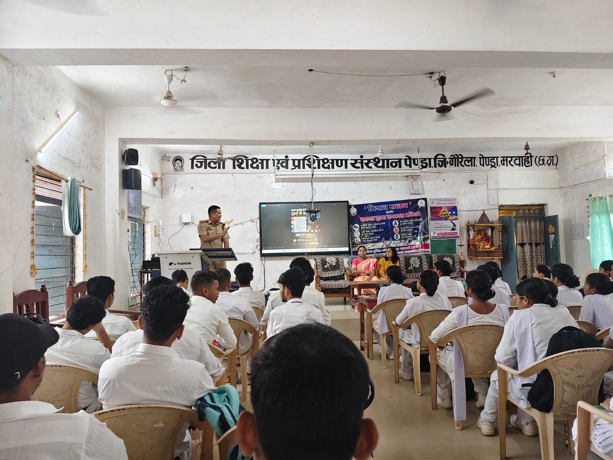 NSSRDBhopal's tweet photo. Traffic Safety & Cyber Safety Awareness Program at DIET Pendra, GPM (Chhattisgarh).
Empowering NSS volunteers with awareness on road safety and cyber security for a safer tomorrow.
#RDNSS #NSSIndia #DIETPendra #GPM #Chhattisgarh https://t.co/Kcjx74hFTy