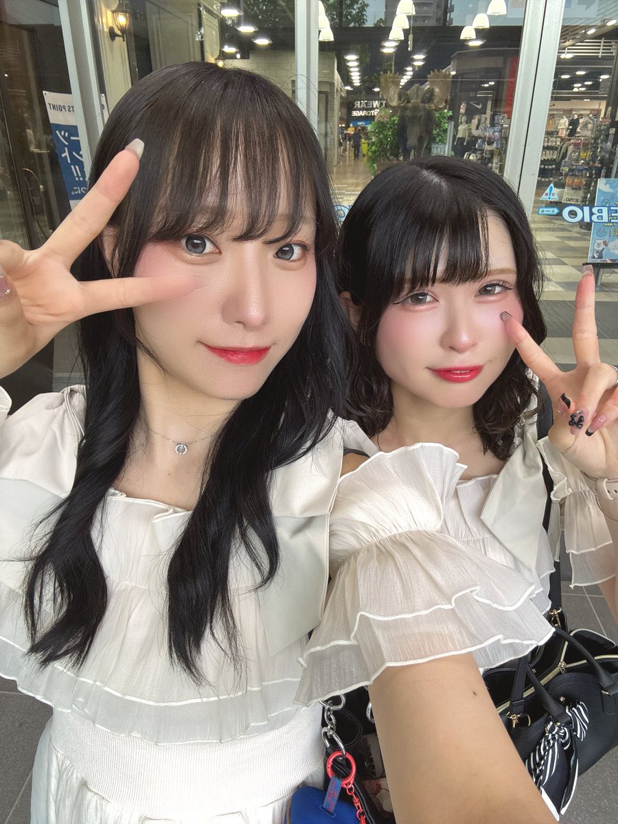 my_RRR0612's tweet photo. しおりちゃんと仙台参戦ー🔥楽しみやでぇ！！！！
センラさんに会えるぅ！！！！ https://t.co/ZMdDVl86y0