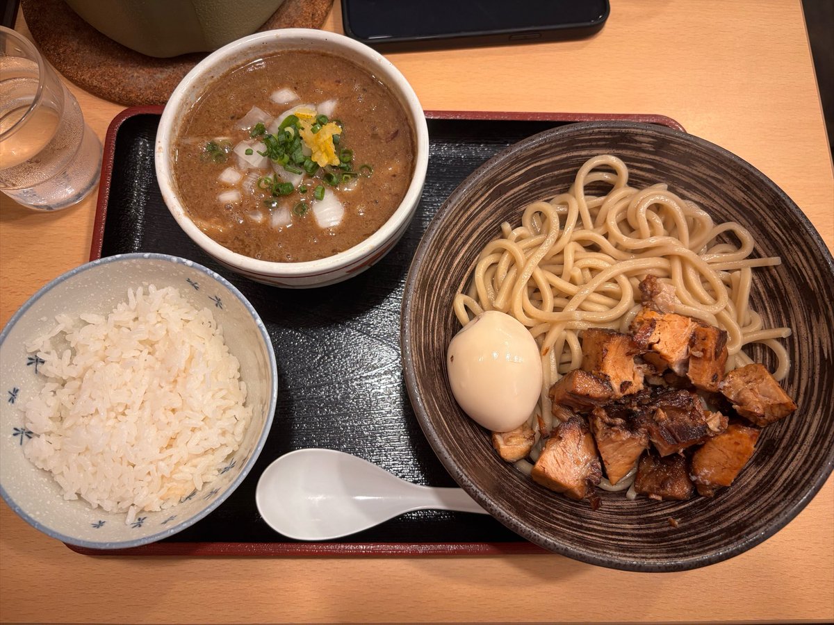 293618h's tweet photo. 👶🏻が生まれてからずっと食べれてなかった麺！！！外食！！！！SP骨粉つけ麺食べれて最高に幸せな気持ちになった～～！！また食べに来れる日まで子育て頑張るぞ～～🔥🔥 https://t.co/tmR5QMatKu