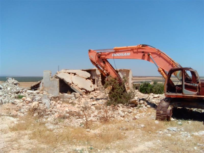 anhakurdi21's tweet photo. 🟠Bi sedan koçberên ku vegeriyan Efrînê heya niha jî malên xwe çêdikin. Her wiha Koçberên ku vegeriyane Gundê Cilbirê destnîşankirin ku di van malan de naye jiyankirin û kevir li ser kevir nemaye.

🔔Ajansa Nûçeyan  a Hawar https://t.co/3j3523bh5O