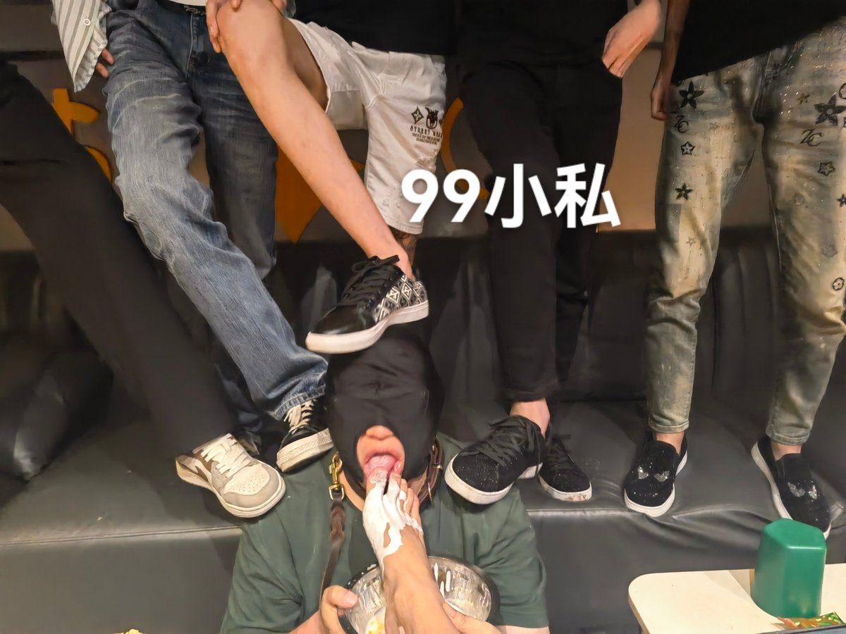 99xiaosi1069's tweet photo. 想被这样玩的来
#精神小伙 #潮男 #体育生 #调教 #直男黄金 #圣水 https://t.co/jqHbVZOS0Y