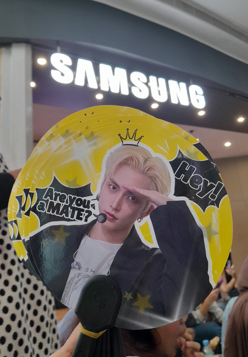 teamseunghanina's tweet photo. Hi Mates, yg mau hand fan bisa ke depan sini yaa 🤗 Tapi mohon untuk pengambilannya yang tertib ya 🥰🫰🏻 https://t.co/Mw1ql2sx2g