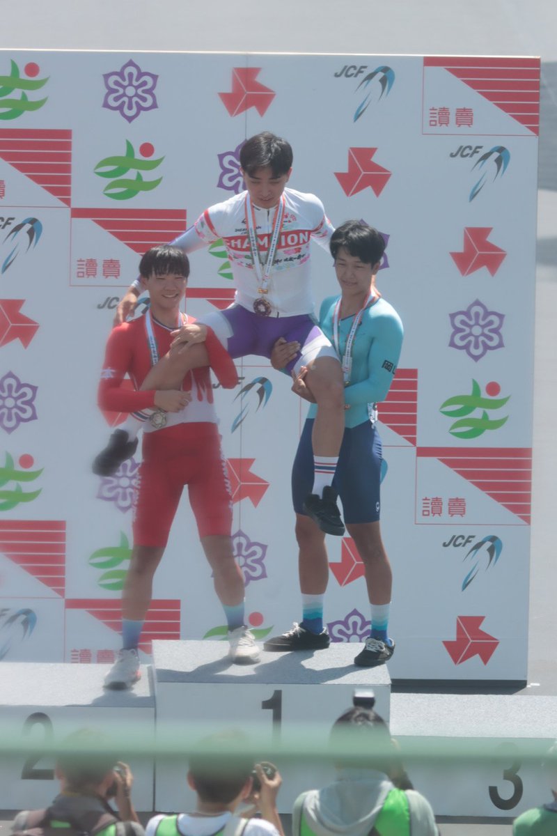 gameshopaki's tweet photo. 男子ケイリンの表彰
１位　作新学院　八重幡勇世
２位　九州学院　正木颯人　
３位　水島工　村瀬琶音 https://t.co/ieqzr9dKAR