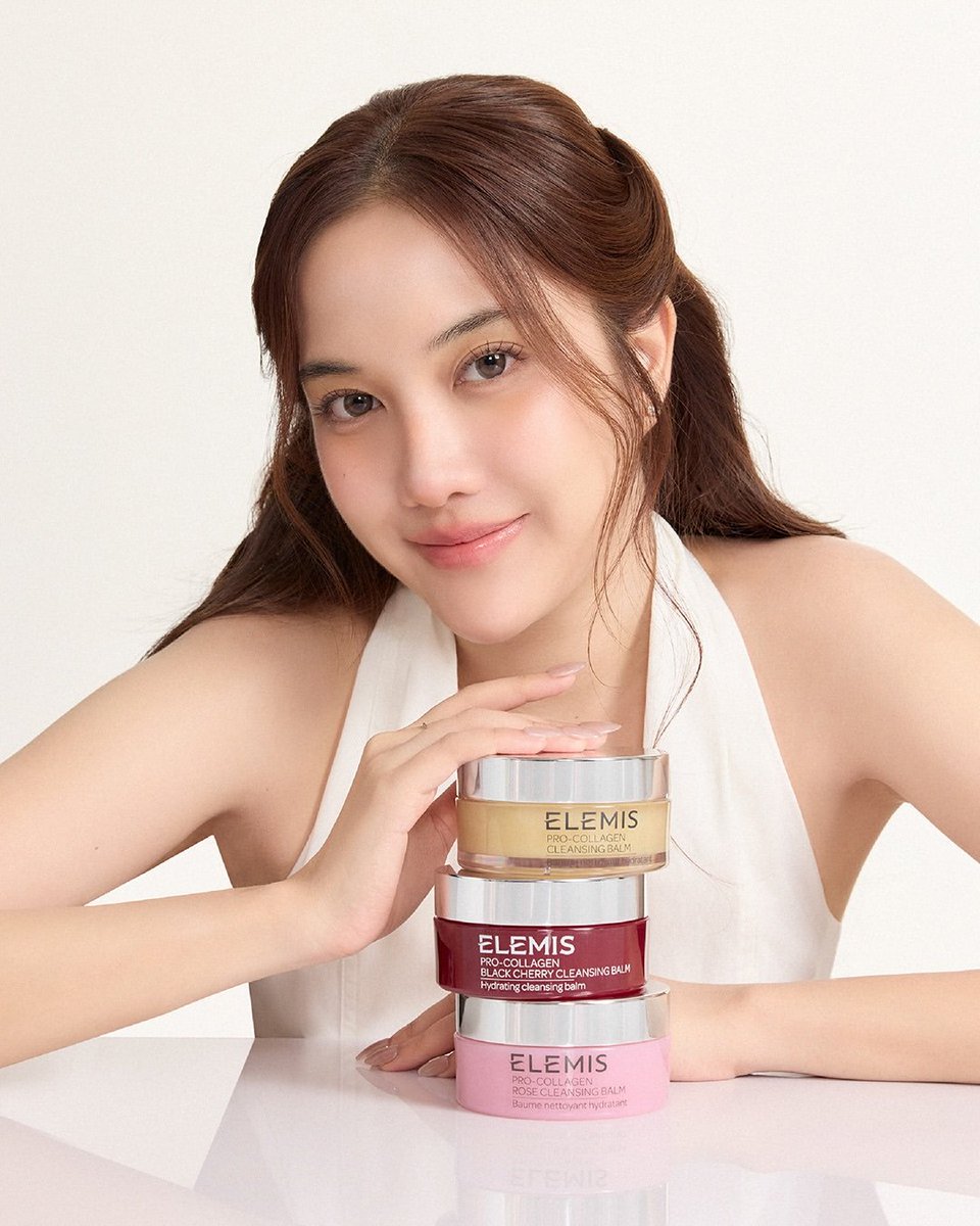 EverydaynewsTH's tweet photo. ยินดีกับ "ฟรีน สโรชา" ขึ้นแท่น Friend of ELEMIS Thailand อย่าเป็นทางการ ของกลุ่มผลิตภัณฑ์ Facial Cleanser ที่ทำความสะอาดผิวอย่างอ่อนโยนและสะอาดหมดจด🫶

#srchafreen
#ELEMISTHxSrchafreen
#ELEMISThailand
#FriendofELEMISThailand https://t.co/tKsaeqs5m0