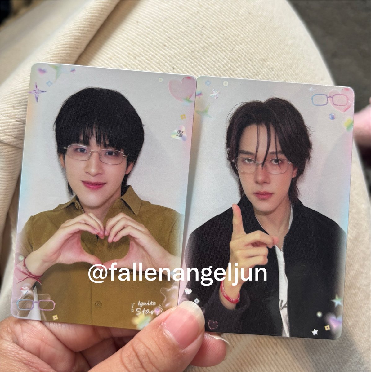 fallenangeljun's tweet photo. ʚ♡⃛ɞ แจกการ์ดแว่น สกายนานิ 🩵🩷
🛼 สุ่มจากรีทวิต วันที่ 03/08 เวลา 20.00 น.

#skynani #สกายนานิ https://t.co/YgQCiscwV3