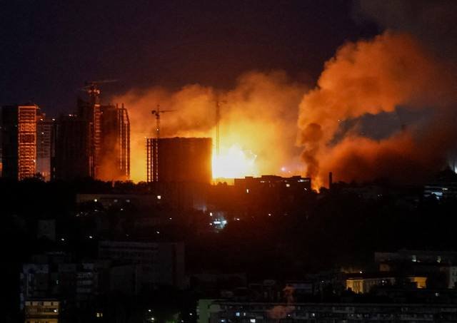 CrimeanVoyager's tweet photo. Look at this.

This is Kyiv tonight.

A European capital under a massive russian ballistic missile attack.

Don't look away.

Because unless russia is stopped, this will happen again. https://t.co/8Kq6AZ5qzm