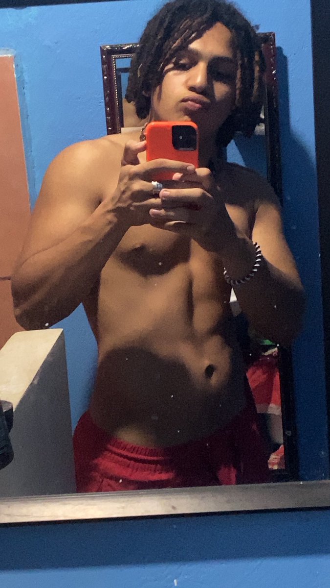 Solosoyyo2008's tweet photo. Hola ª todosss #hola #bbc #mamado #joven #jovencito #colageno https://t.co/sksHv5afWS