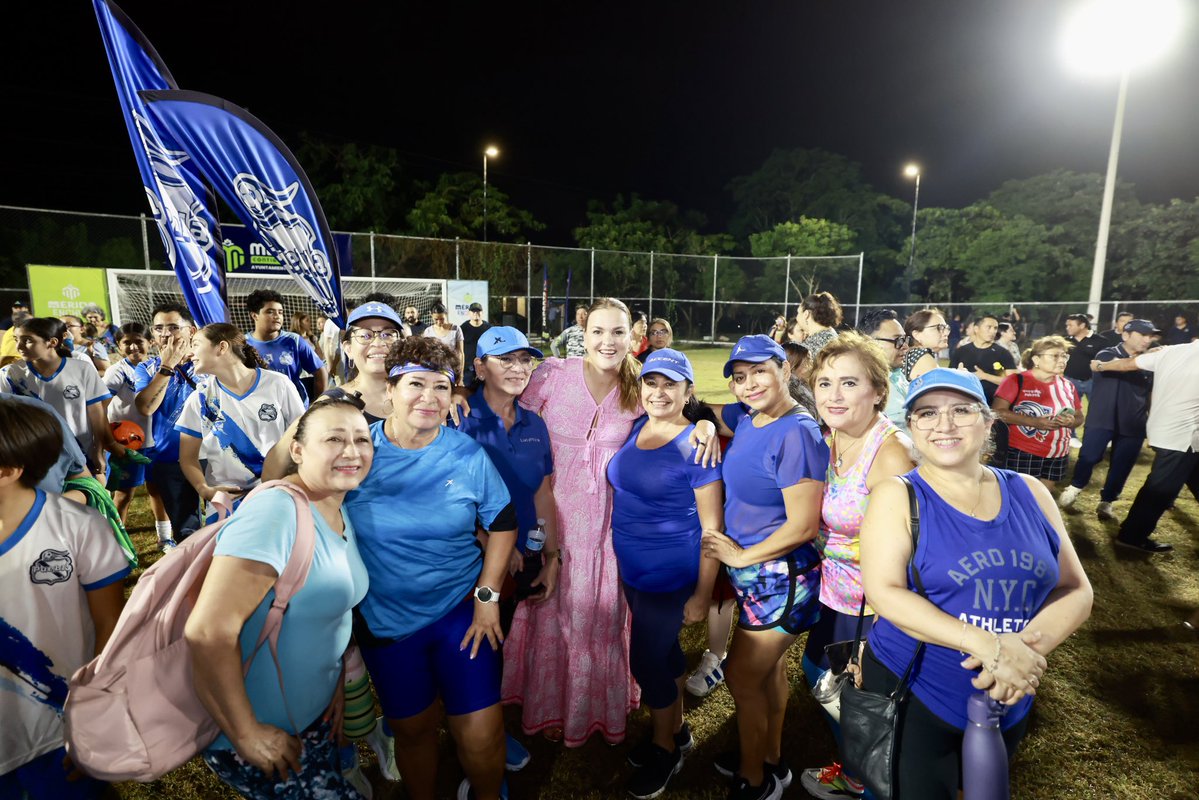 AyuntaMerida's tweet photo. La alcaldesa @CeciliaPatronL entregó los trabajos de rehabilitación del Parque Francisco de Montejo "Los Naranjos", proyecto ganador del primer lugar del Distrito 2 en el Programa "Diseña tu Ciudad 2025", donde tú creas, participas y eliges las mejoras en espacios públicos. https://t.co/DVs7UH2Udo