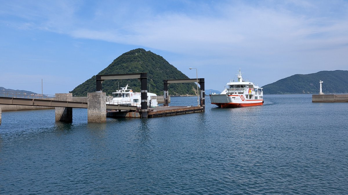 jolbars_T's tweet photo. 週に一便だけ運航する真鍋島（笠岡市）〜佐柳島（多度津町）の航路 https://t.co/jTiM9dtk93