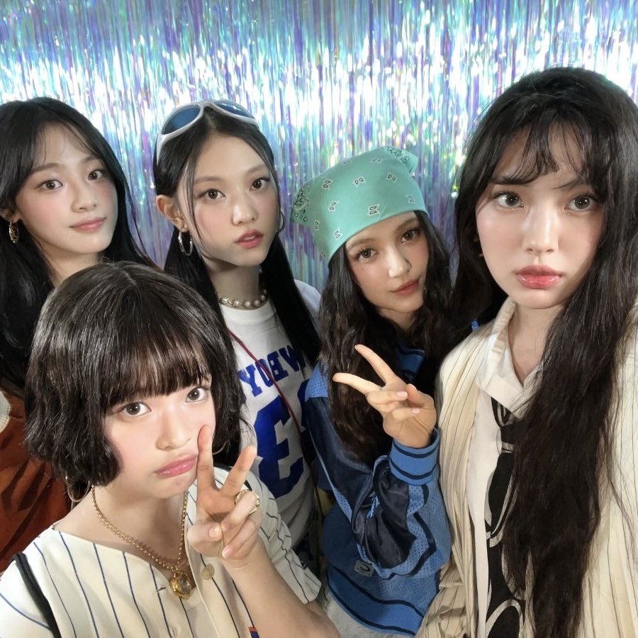 AboutMusicNWJNS's tweet photo. Keeho from P1harmony in a recent live:

“Guys why would i not be able to talk about newjeans? They got me personally hostage, they personally told me not to talk about NewJeans. I love newjeans guys we all know this” https://t.co/WNDpY7lQbU