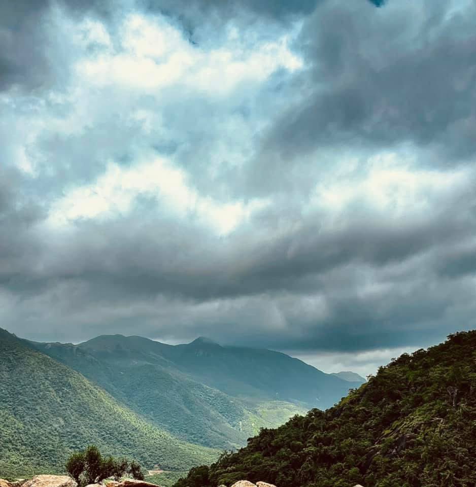 Vijaykulange's tweet photo. Monsoon view .. landscape from Ganjam. On the way to Mahendragiri. 
@odisha_tourism @Ganjam_Admin https://t.co/PO4RwYgyJA