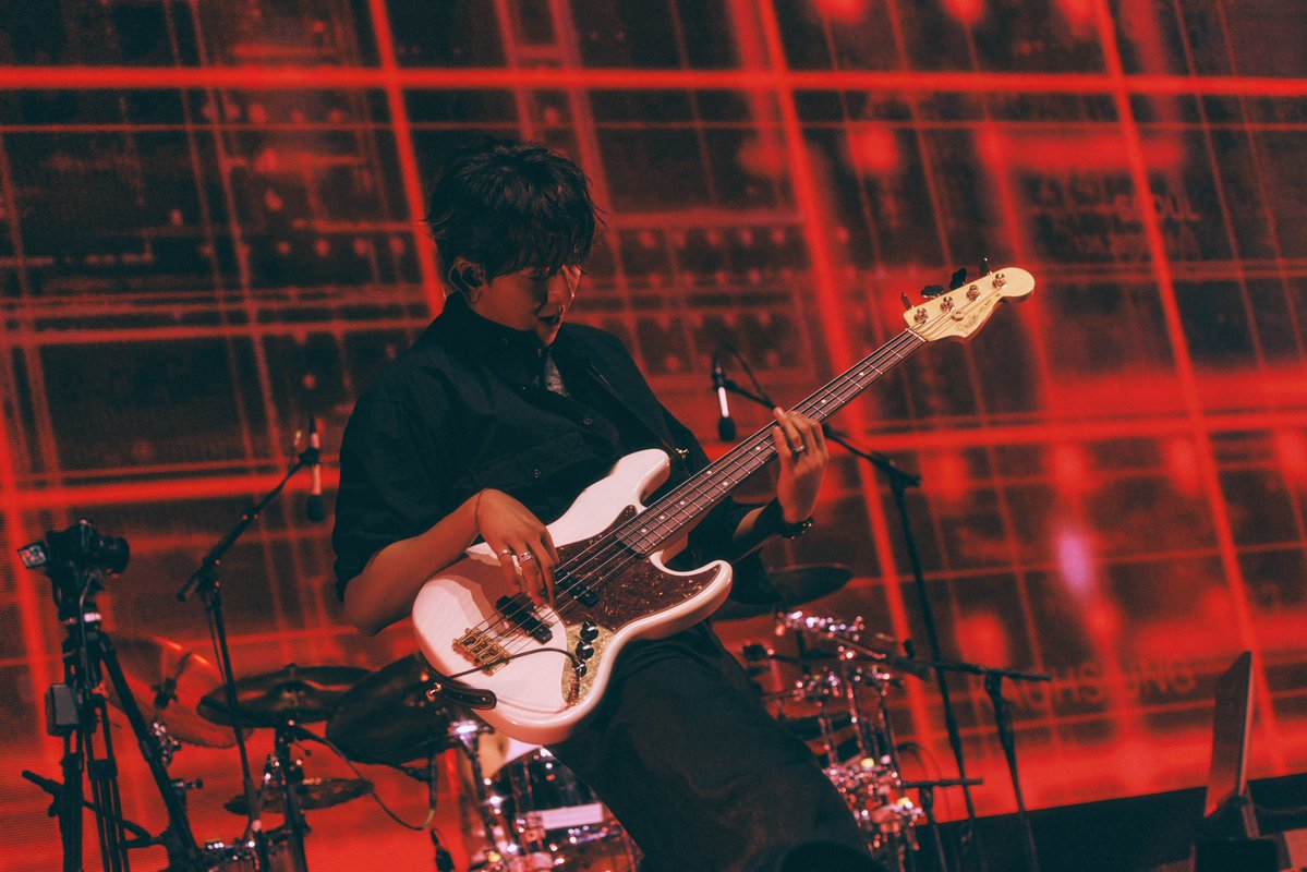 official_CNBLUE's tweet photo. 𝟐𝟎𝟐𝟔 𝐂𝐍𝐁𝐋𝐔𝐄 𝐋𝐈𝐕𝐄 𝐖𝐎𝐑𝐋𝐃 𝐓𝐎𝐔𝐑 '𝟑𝐋𝐎𝐆𝐘' 𝐈𝐍 𝐁𝐄𝐑𝐋𝐈𝐍

✔ https://t.co/aK4oN9dk7W

#CNBLUE #씨엔블루 #3LOGY https://t.co/65qHOQz223