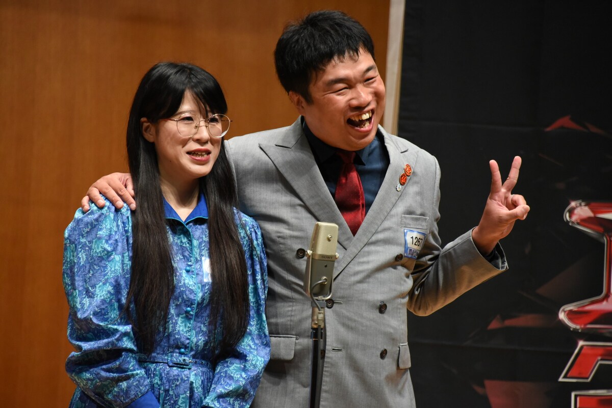 owarai_natalie's tweet photo. 「M-1グランプリ2026」1回戦が開幕！初日にウェンズデイズ、ラマヌジャン、シンバルモンキーら（写真23枚）

はりけ～んずがMC「漫才のお祭りですから盛り上がっていきましょう！」
https://t.co/sSaNdz05QD

#M1 #M1グランプリ https://t.co/UqUMOKdOsT