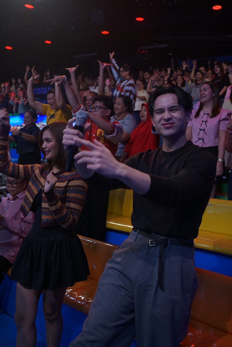 itsShowtimeNa's tweet photo. Maglalaro ang mga asipiring teachers 💖

#ShowtimeAgostoUno #LaroLaroPick
WATCH #ItsShowtime LIVE:     
https://t.co/Gs3IAXU5tb https://t.co/DRM3IBQUed