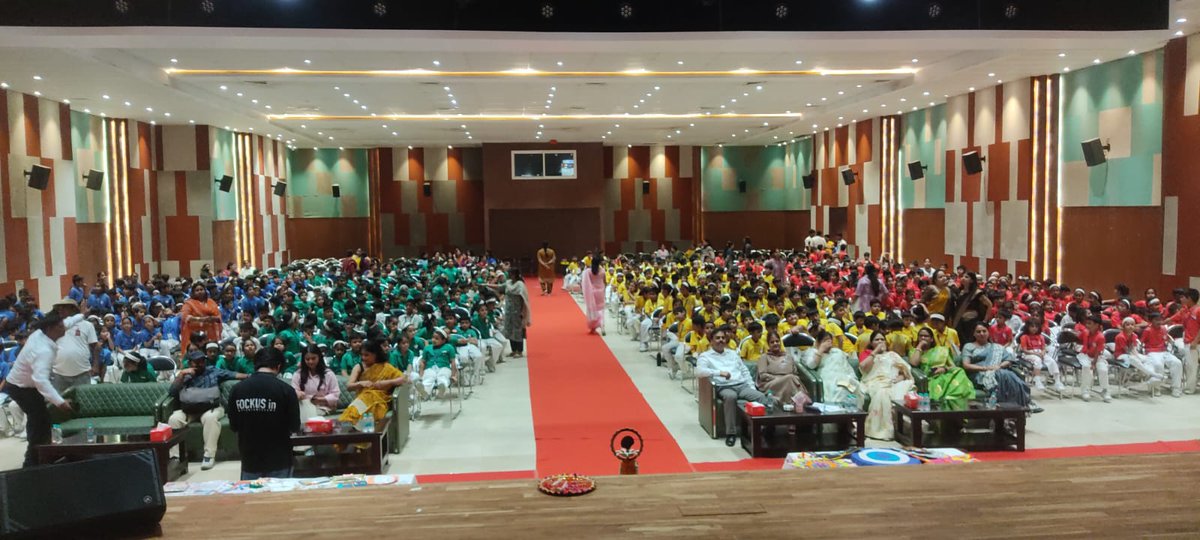 BharatRP26's tweet photo. Under the #BharatRakshaParv initiative, students expressed their gratitude to our brave Armed Forces by creating handmade Rakhis and writing heartfelt messages for the heroes who safeguard our nation.

Jai Hind!

#Bharatrakshaparv #BRP #Indianarmy #SaluteToSoldiers https://t.co/P36GSPgXI3