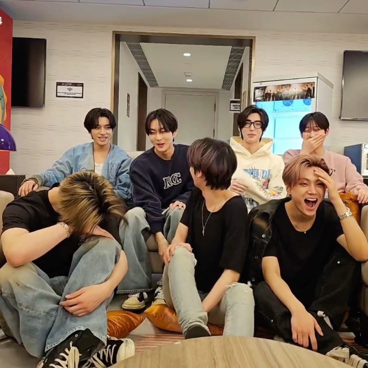 Blackmoonro7's tweet photo. ENGENEs, let's join this trend🌃

★My Enhypen member 
★My Enhypen friend 
★My Enhypen boyfriend
★My Enhypen crush

Feel free to continue it 🌌

BELIFT STOP THE NEGLECT
#ENtwined_As_Seven
#Boycott_HYBE_For_Misconduct https://t.co/5LU1Zj4a2S
