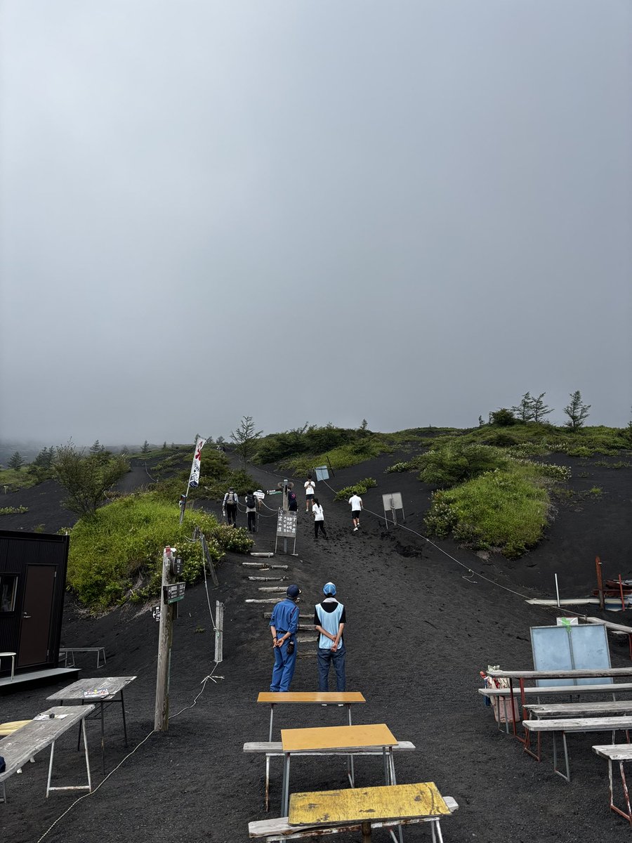 sonimaro12's tweet photo. 今年も来たぞ富士山。今回はナイキが協賛でついたらしい。 https://t.co/zIunoNc76g