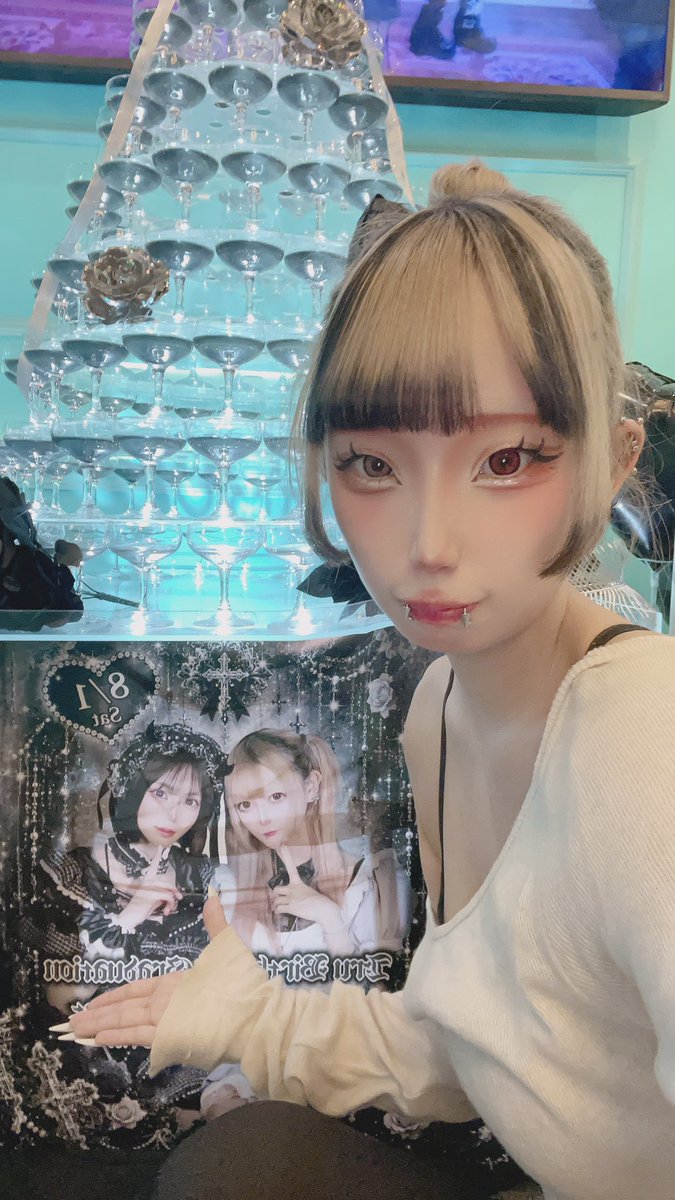 sato_MYh's tweet photo. おきゅいんしました!!
@nyon_MYh 
@iru_MYh 
卒業です!!皆さん会いに来てください!
23時までさといます!!! https://t.co/JECpjGEdfG