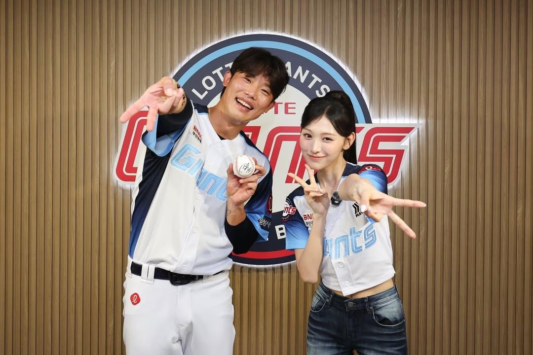 p__c_c's tweet photo. 이거 진짜 찐웃음인데.. 정말 많이 행복해보여요 https://t.co/KFLS5GVSEY