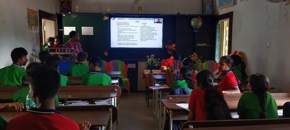 BarabankHs1982's tweet photo. Successfully Conducted Career Guidance Webinar! 🎉
Today, we successfully conducted  Career Webinar( Career in Journaliam &amp; Mass Communication ) with valuable insights into higher education, career opportunities, and future planning.@OSEPA_Official @NityanandaBJP @EduMinOfIndia https://t.co/1uLznQugYJ