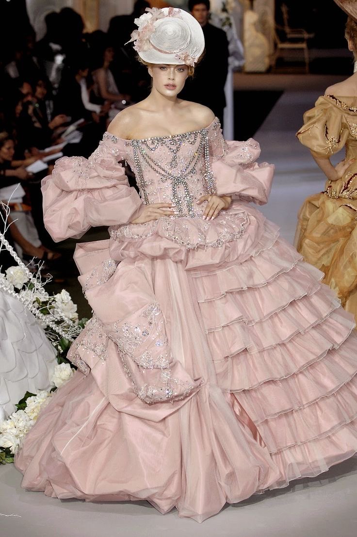 fashionitgirl's tweet photo. dior couture fw07 by john galliano

I don’t think it’s possible for any couture designer to top this collection https://t.co/7652WPtAJq