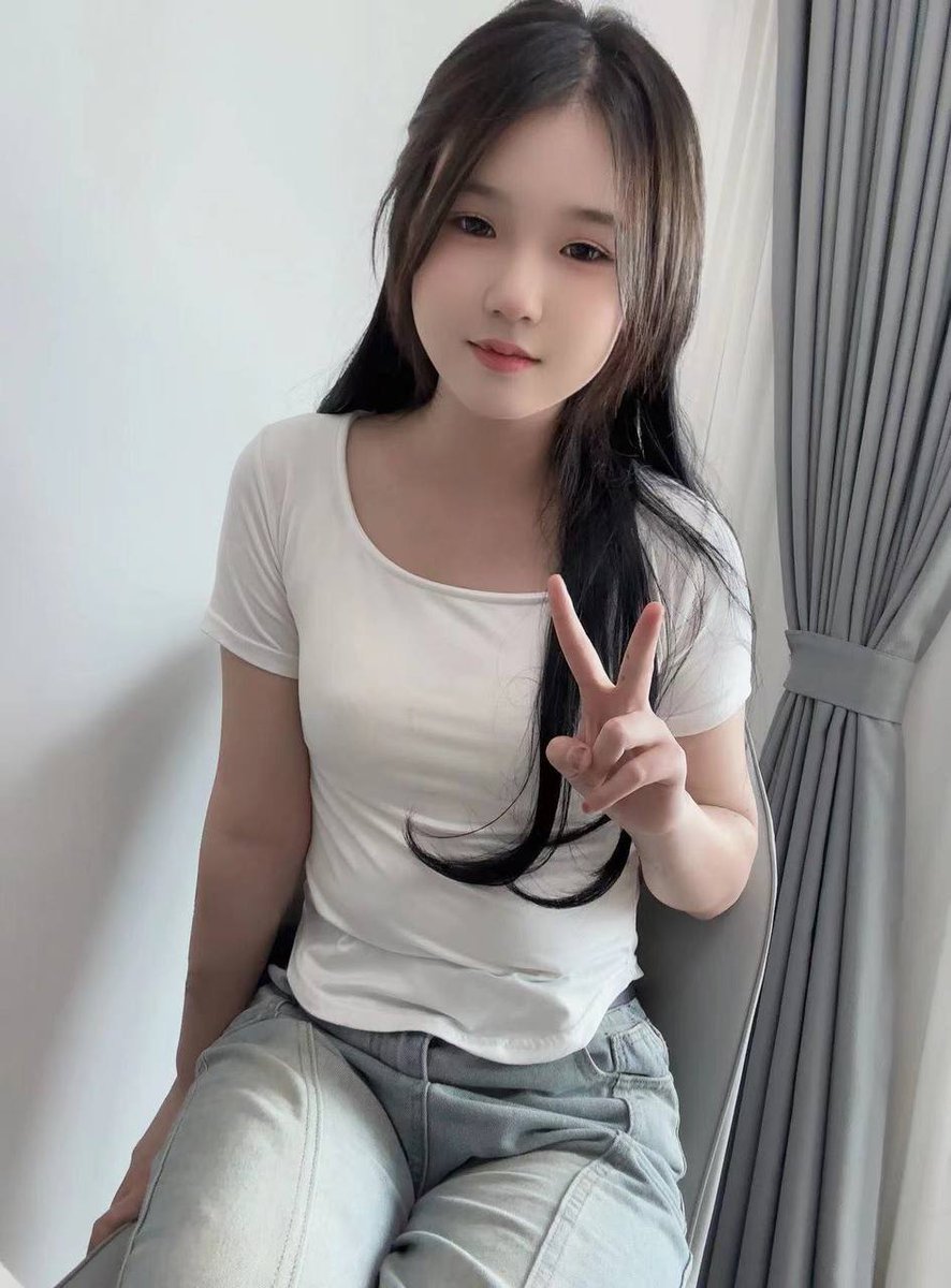 b0ogieee's tweet photo. 源汇区
老师051
截图联系客服：@LbBechara

（订100抵课费，白嫖勿扰）
#漯河
和你在一起的时候，不想有皎洁的月光，路灯最好也不要亮，巴不得整个世界都暗一点，这样才敢吻上你的脸。 https://t.co/dtVRBNArcw