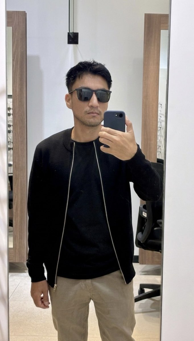 MedHum6's tweet photo. Buscando nuevos lentes para el fin de semana.
#Estilo #ModaHombre #Gafas https://t.co/GE8UUAkTCx