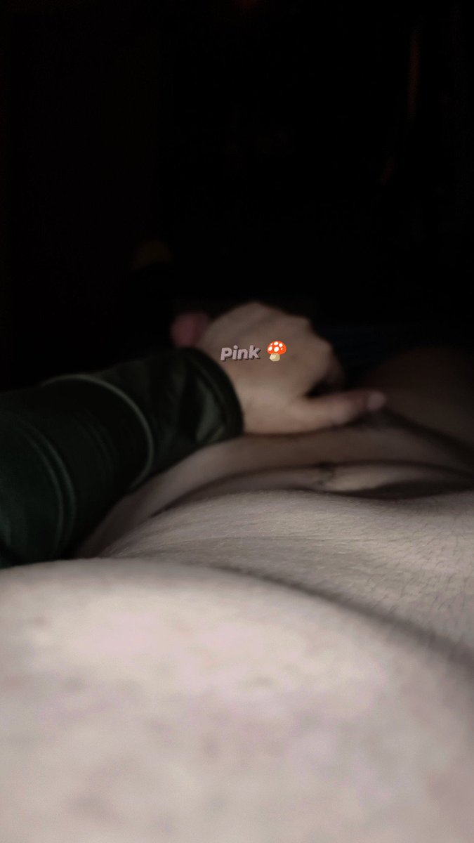 PINKMILKER_'s tweet photo. Pedi pala maging matcha ang isang pink na 🍄 https://t.co/9FZo07dly9