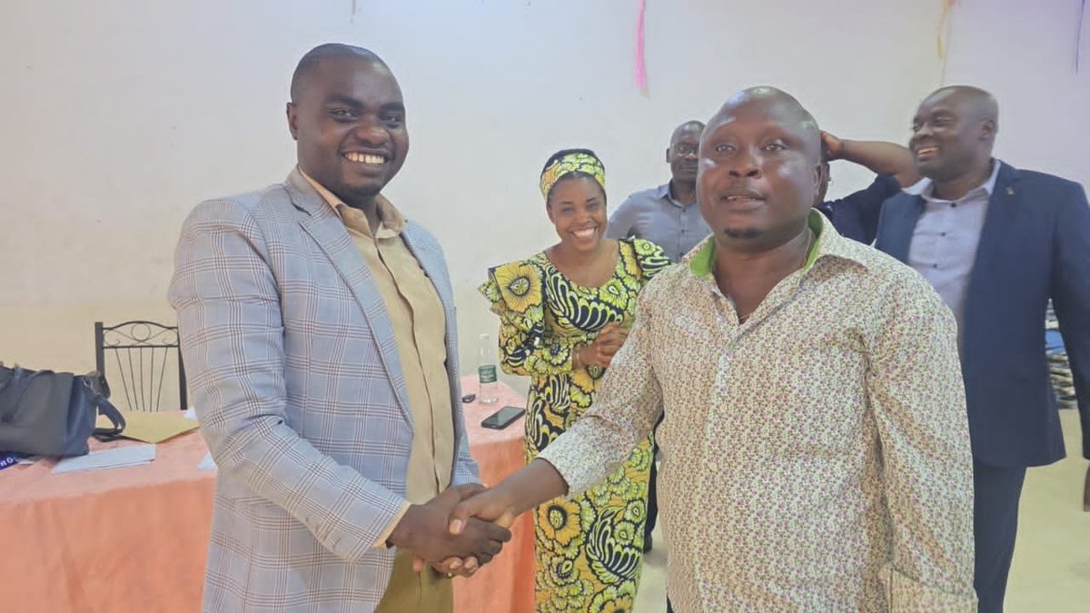 mustafa_nday's tweet photo. Toutes mes sincères félicitations au digne fils de Buterere, Dr Gededie Ntibankundiye, pour sa nomination au poste d'Administrateur communal de Ntahangwa.
Qu'Allah vous accorde sagesse, force et réussite dans l'exercice de vos nouvelles responsabilités. https://t.co/DP5mT2AQ9n