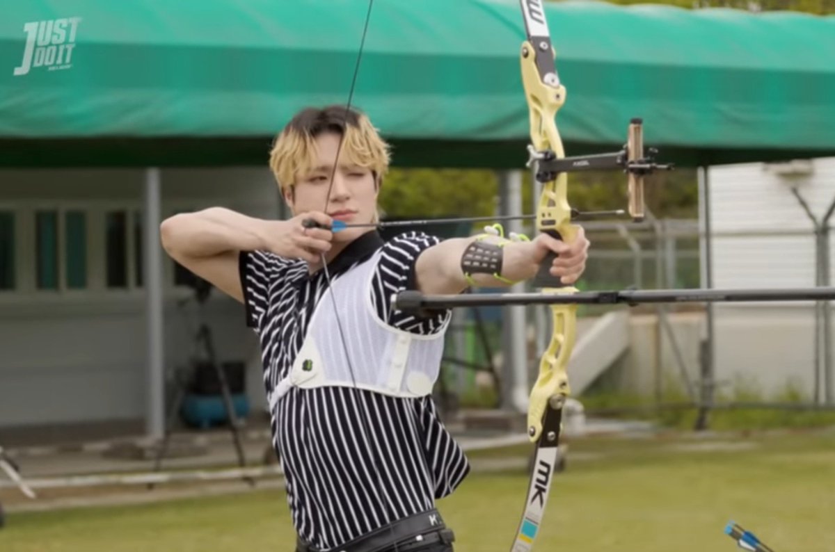 JenoFess's tweet photo. archer pemandu dikonten JDI:
"untuk jeno dari segi postur dia yg paling sempurna. stabilitasnya mirip seperti orang yang sudah latihan 5-10 tahun."

sekali lagi 5-10 tahun😭 keren bgt -jn https://t.co/iRbOvx7x7T
