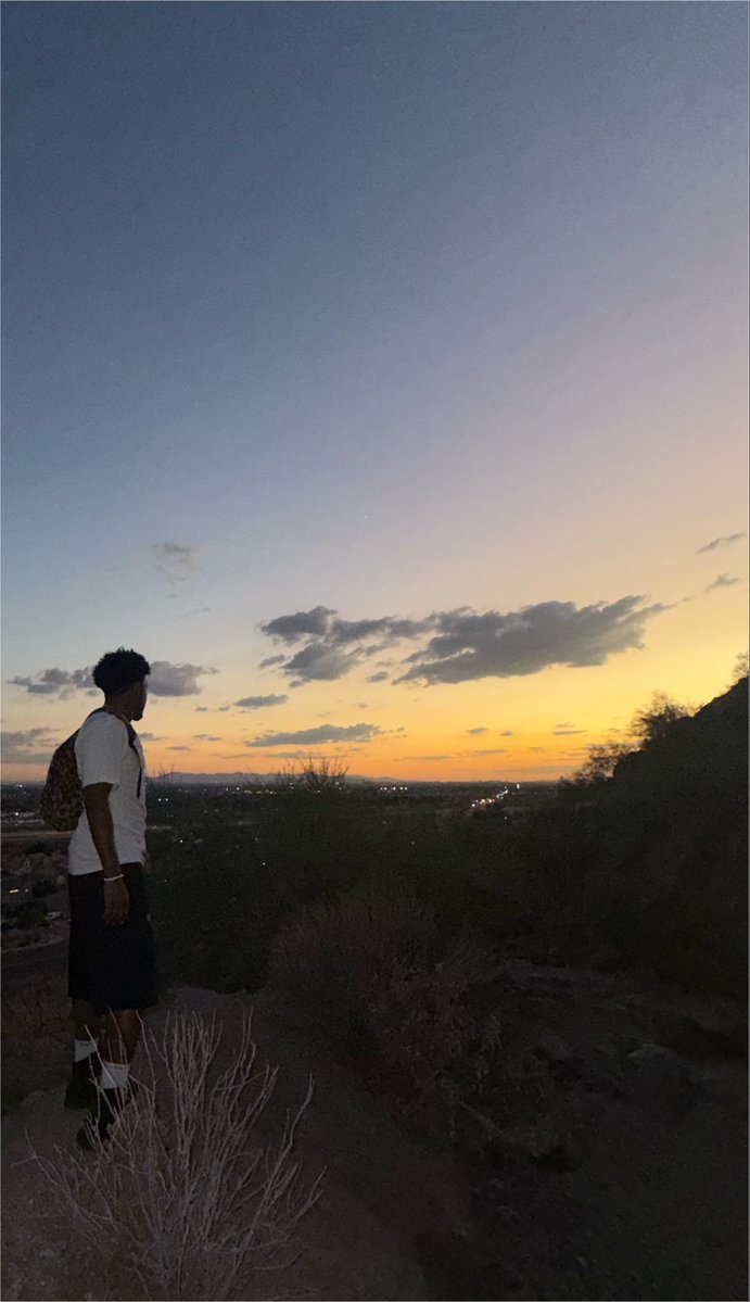 OhhYeaCam's tweet photo. high af on a mountain ⛰️ https://t.co/Qhs9aYySBI