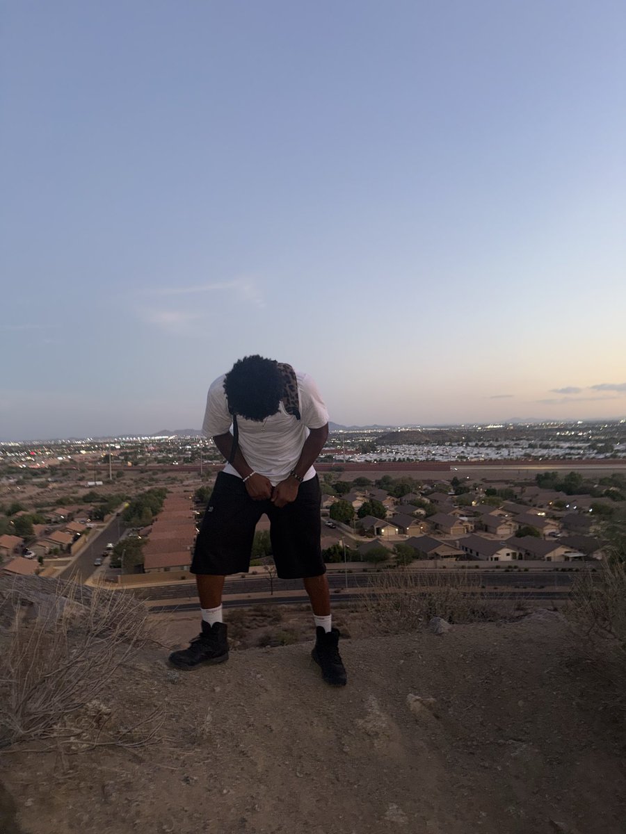 OhhYeaCam's tweet photo. high af on a mountain ⛰️ https://t.co/Qhs9aYySBI
