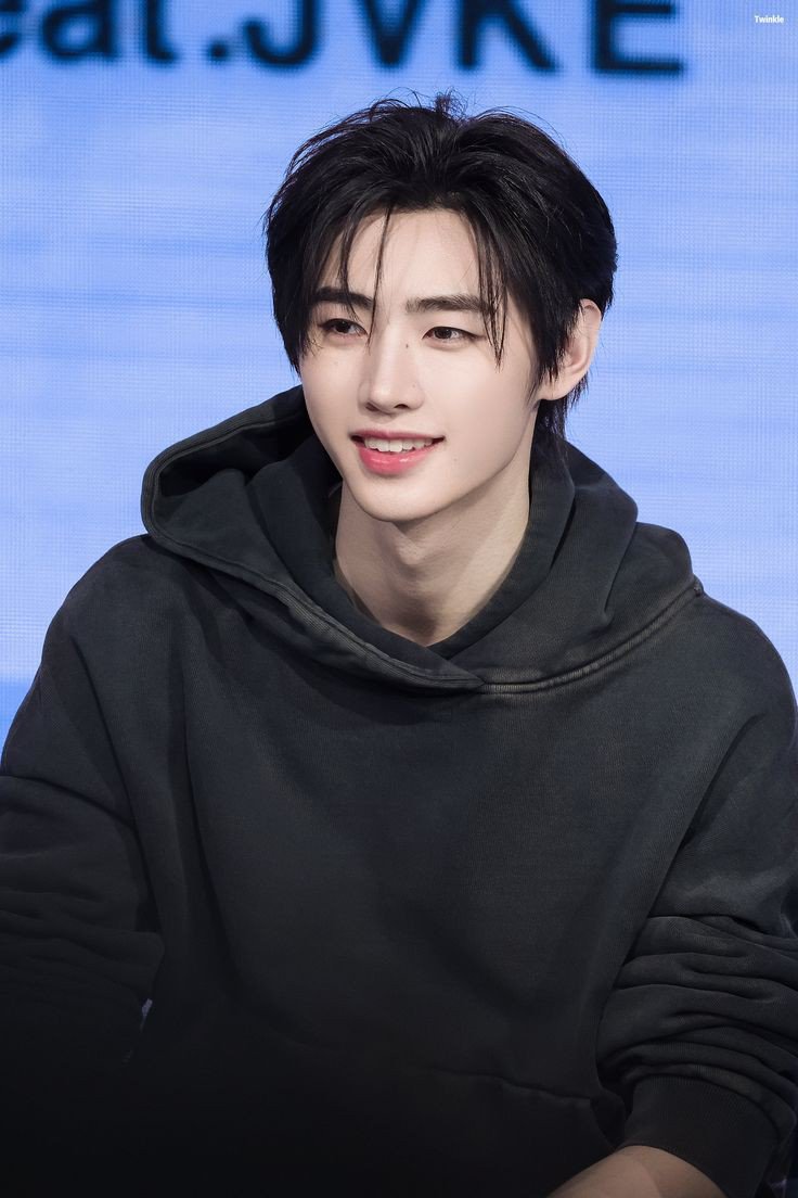 MoonRin56877's tweet photo. ENGENEs, let's join this trend!✨

★My Enhypen member
★My Enhypen friend
★My Enhypen boyfriend
★My Enhypen crush https://t.co/0MiiVaIAGw