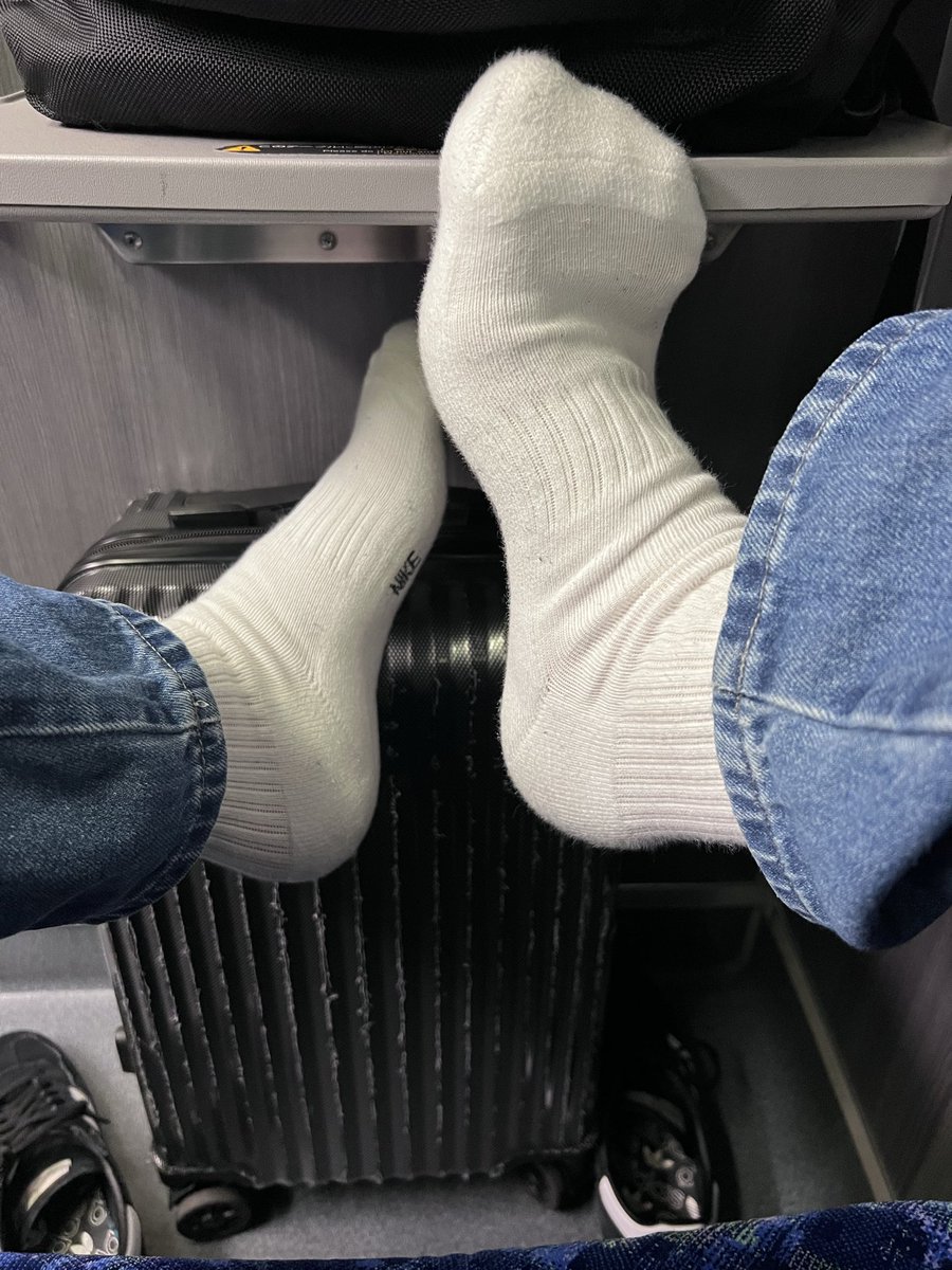 sockschoa's tweet photo. 足置き https://t.co/uVciqibw3q