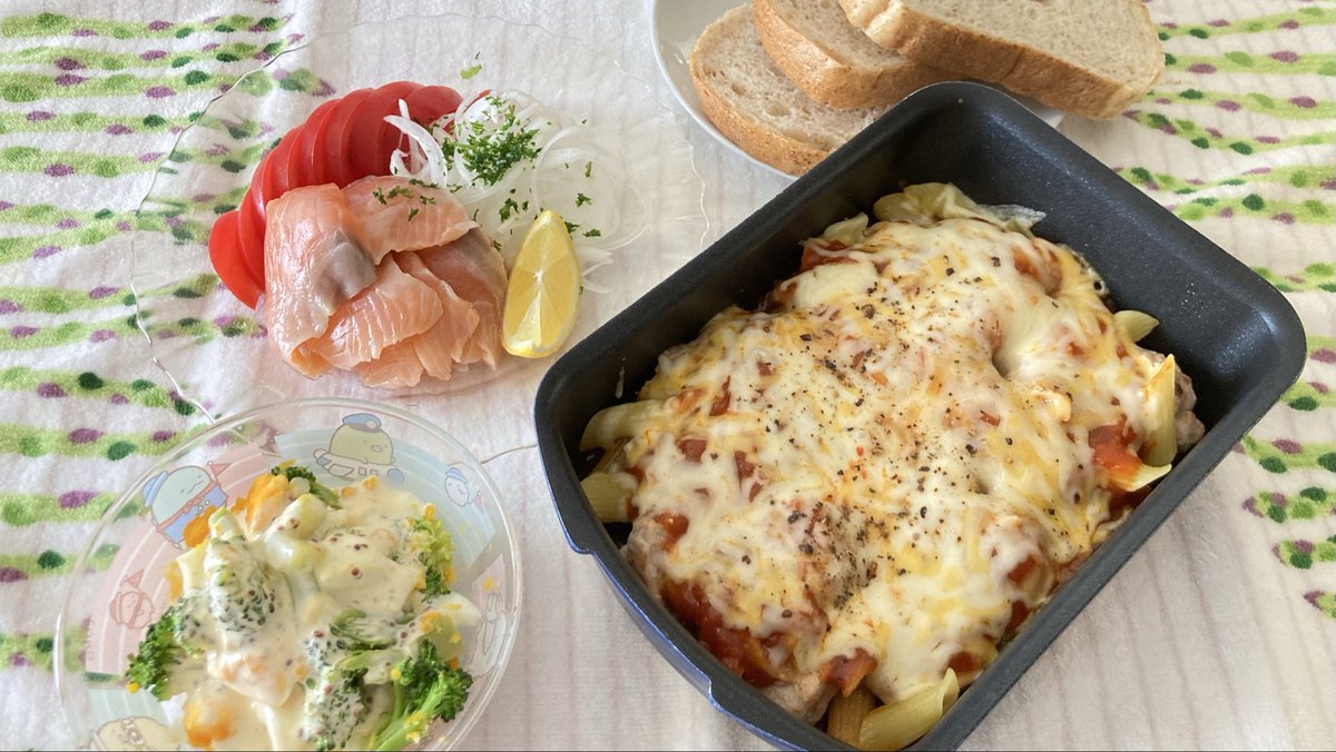 renrenren117's tweet photo. 晩ごはん🥪相方用

I'll go to sleep when I get sleepy.
Make yourself a salmon sandwich and eat.🐟🧅🍅🍋
I also made some penne gratin for you🧀with plenty of cheese.😋！！

#japan
#dinner 
#おうちごはん
#おうちごはん𓎩𓌉𓇋 https://t.co/QHIv24SC6J