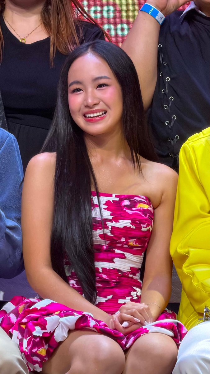 imogenmeow's tweet photo. she’s so pretty and naka-pink din sha :)) https://t.co/QPyDWe4AcH