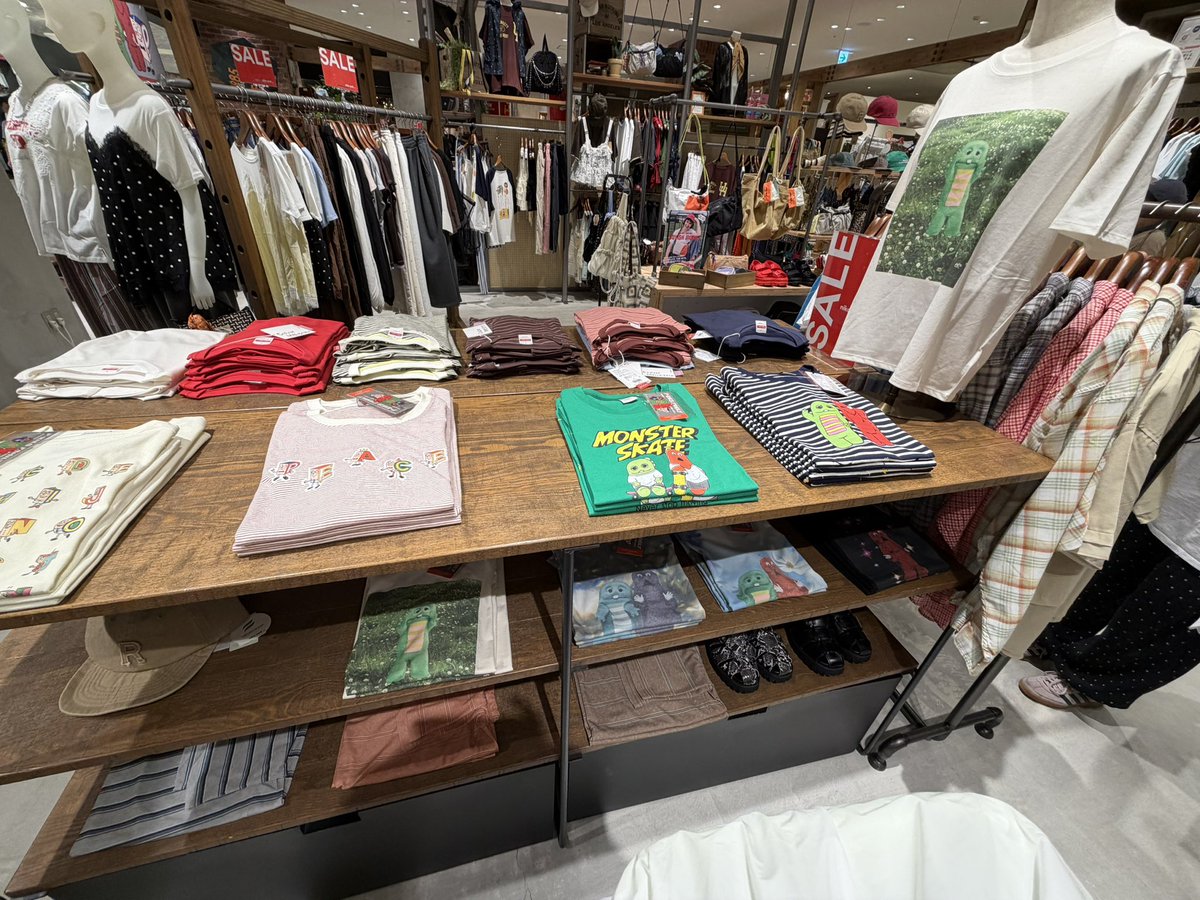 JennyMaicororin's tweet photo. キューズのニコアンドとLEPSIMのガチャムクコーナー巡回視察✨✨💚❤️

#ニコアンド #lepsim #ガチャピン #ムック https://t.co/evl6YbBF9o