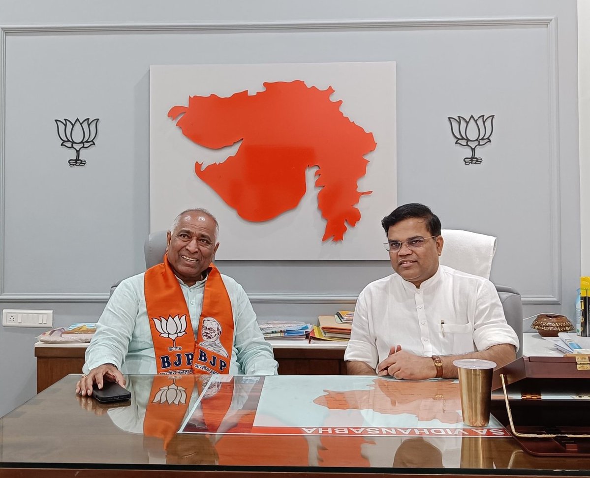 JSPatelMansa's tweet photo. ગુજરાત ભાજપના સંગઠન મહામંત્રી તરીકે સફળતાપૂર્વક પાંચ વર્ષ પૂર્ણ કરવા બદલ માન.શ્રી @ratnakar273 જીને ખુબ ખુબ અભિનંદન સહ હાર્દિક શુભકામનાઓ.

આપના કુશળ જ્ઞાન અને માર્ગદર્શન હેઠળ સંગઠન આવનારા તમામ લક્ષ્યો સિદ્ધ કરી, સફળતાનાં નવા સોપાનો સર કરે એવી મનોકામના. https://t.co/8VuQqBz0m6