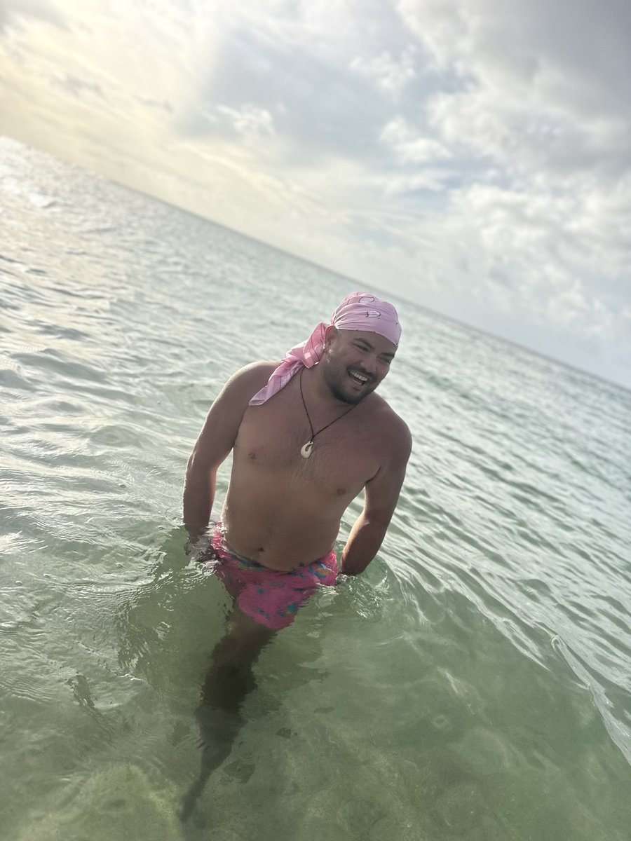 Jimbolovesducks's tweet photo. Unapologetically me. 💕 
#Hawaii https://t.co/HX6fhhsm7V