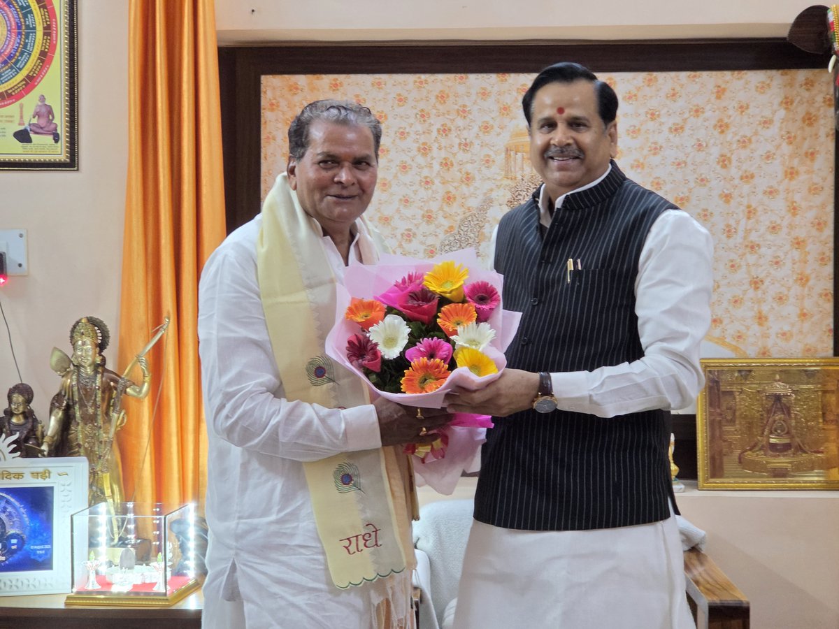bjpdrmahendra's tweet photo. लखनऊ आवास पर गोरखपुर क्षेत्र के नवनियुक्त क्षेत्रीय अध्यक्ष श्री विनोद राय जी से भेंट कर उन्हें बधाई एवं शुभकामनाएं दी। https://t.co/alpQE8kApi