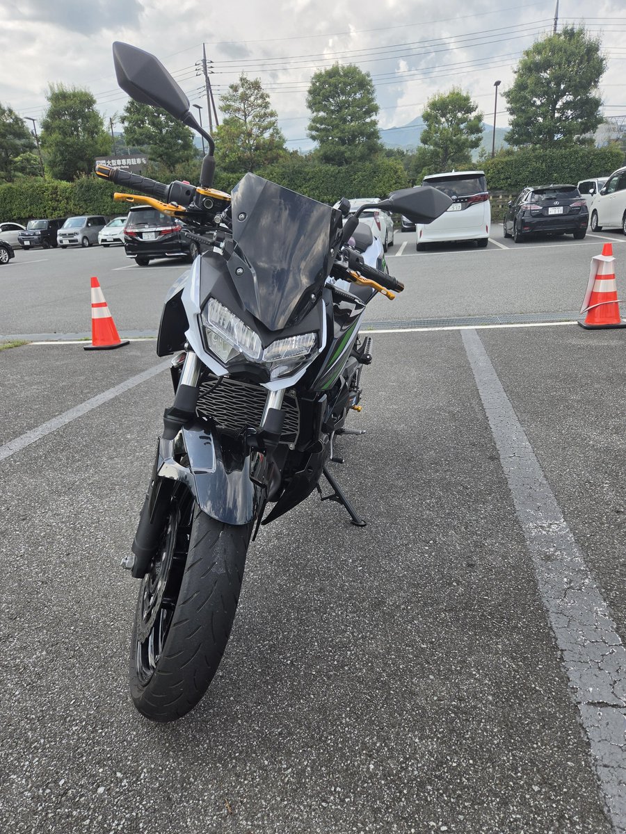 UK_tarou's tweet photo. 車検終わりに数億年ぶりのフルーツ来ました🍇🍑 https://t.co/bVL4NKYbSx
