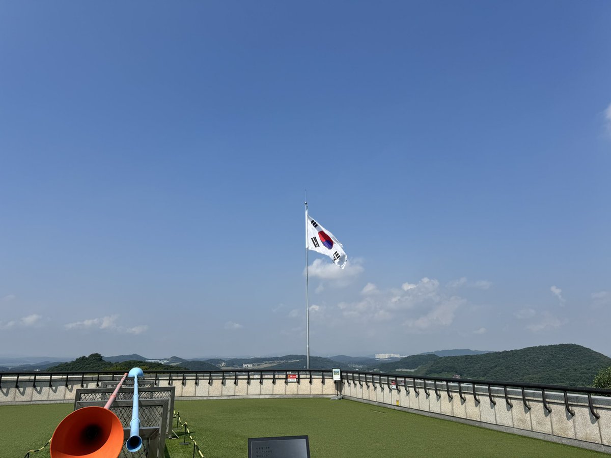 _sucream's tweet photo. 면허 따고 쏘카로 맨처음 운전해서 온게 파주 오등산 통일전망대 https://t.co/tNOXUUPy5T