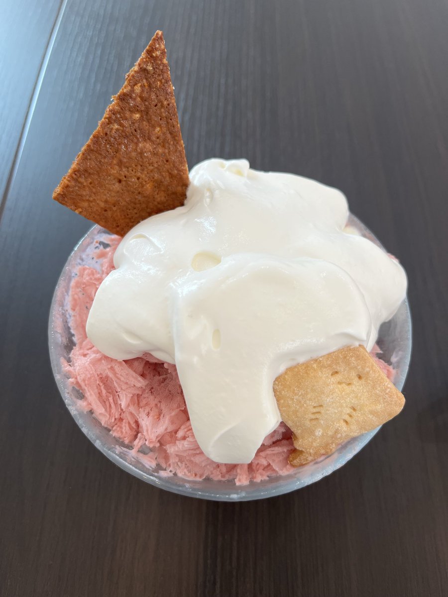 2047asao's tweet photo. 地元のケーキ屋さんのかき氷です。 https://t.co/yrB6Bj6L2i