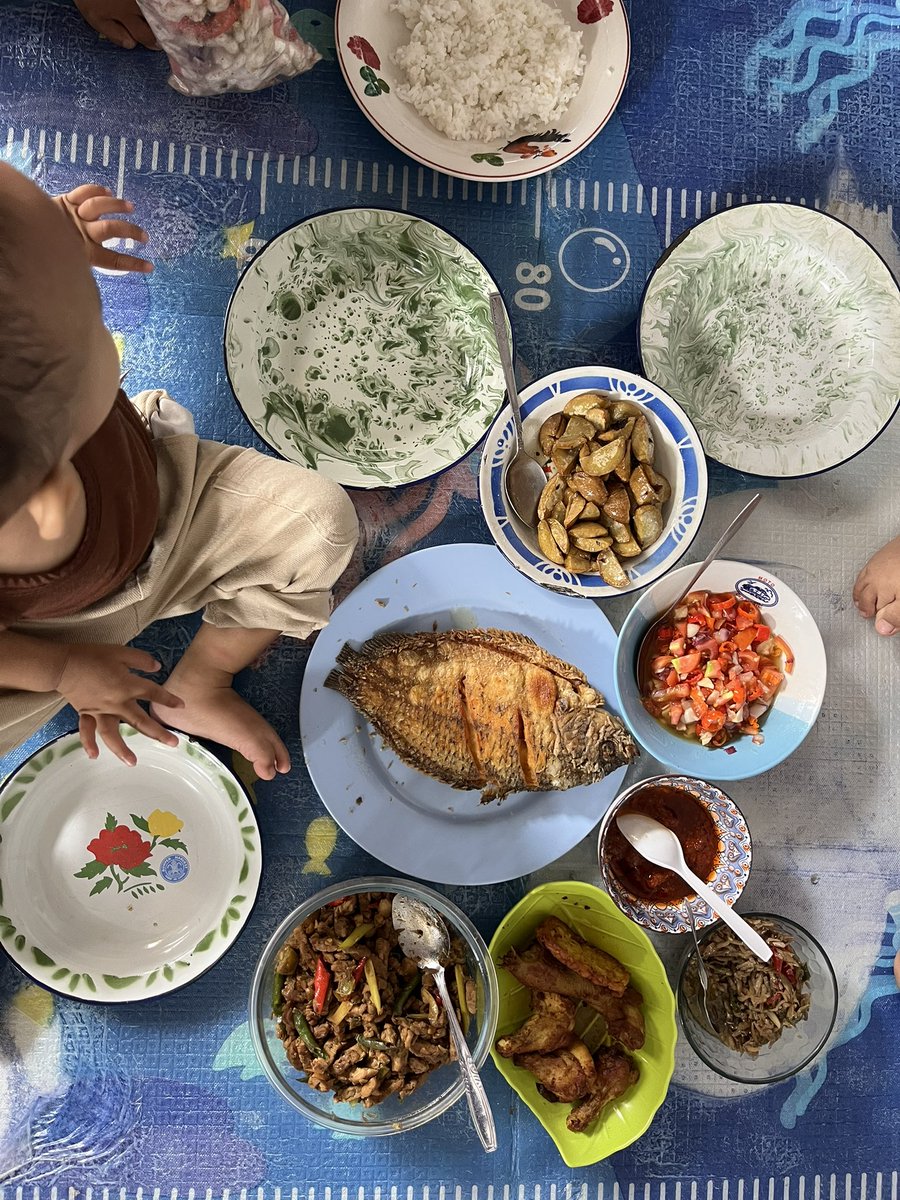 o4ayam's tweet photo. Ayo makan bub https://t.co/shi4SpPbw5