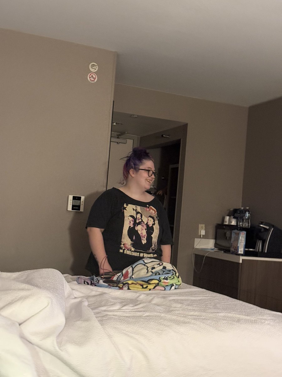 SADSOURVSN's tweet photo. spencer just stopped speaking kid story to watch ghost of you lolla https://t.co/zIRlgaWHhR