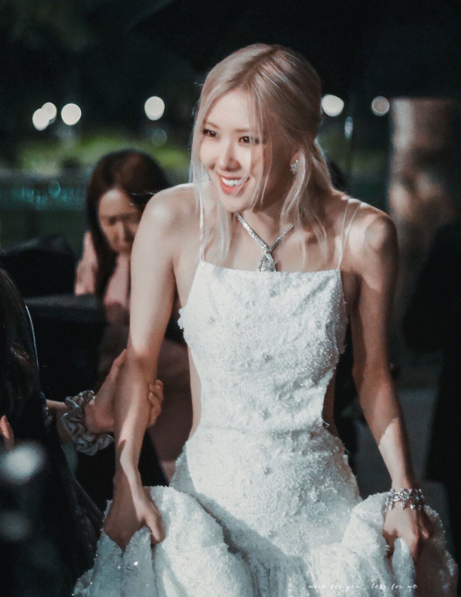 roseannepics's tweet photo. aphrodite is korean, confirmed. https://t.co/tXWnMUxHnm
